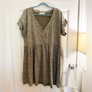 Flutter sleeve floral dress